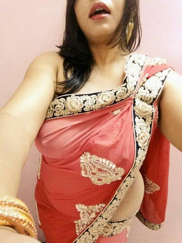 desi boudi hot red saree juicy breasts nipple